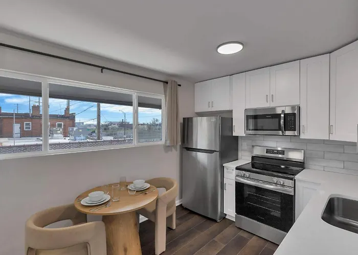 Apartamento Steps From Downtown Parking